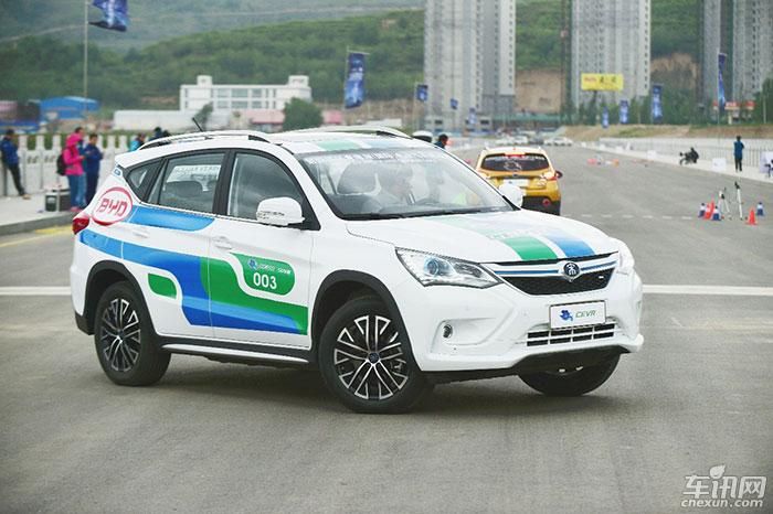 比亚迪宋EV300挑战天境之旅 征服青海湖 