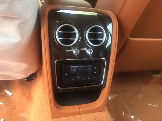 17款宾利飞驰天津港现车多少钱现车优惠