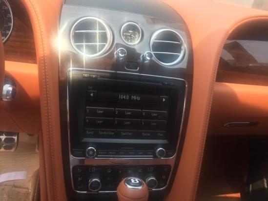 17款宾利飞驰天津港现车多少钱现车优惠