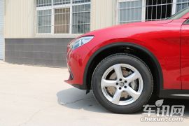 阿尔法罗密欧-Stelvio-2.0T 200HP 精英版