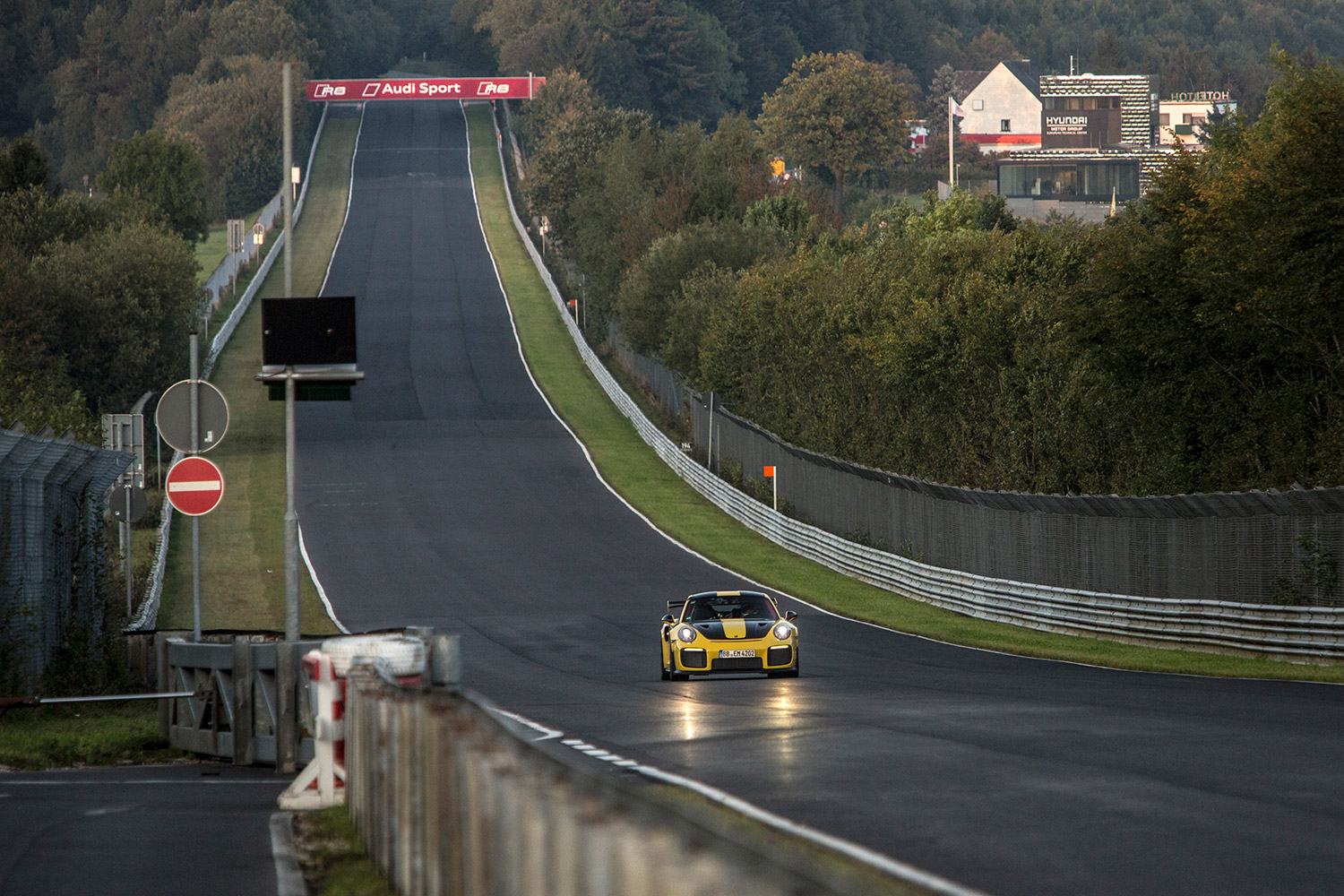 6分47.3秒 — 911 GT2 RS刷新跑车纽北圈速