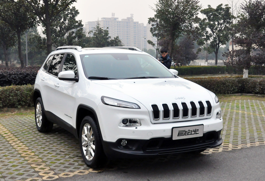 自由者jeep报价及图片,自由者jeep jeep自由光裸车报价 全新自由光多少钱提车