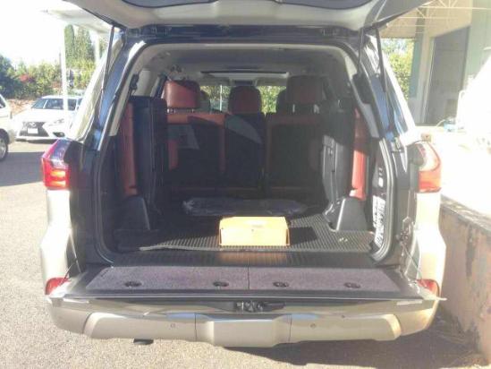 17款雷克萨斯LX570顶配现车8座免消费税