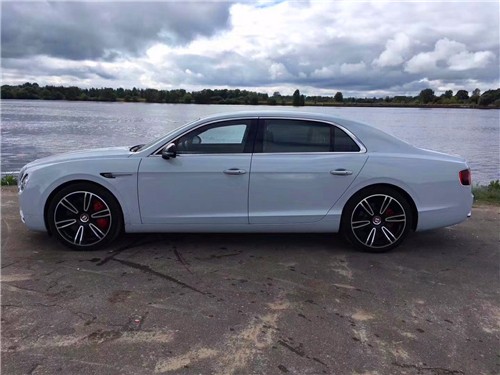 2017款欧规宾利飞驰V8S平行进口飞跃天际