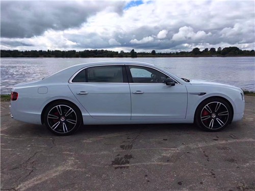 2017款欧规宾利飞驰V8S平行进口飞跃天际