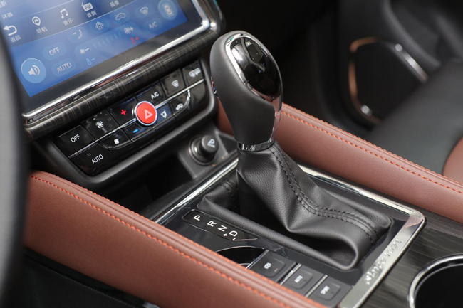 SWM斯威X7互联版上市 十万智能大7座SUV