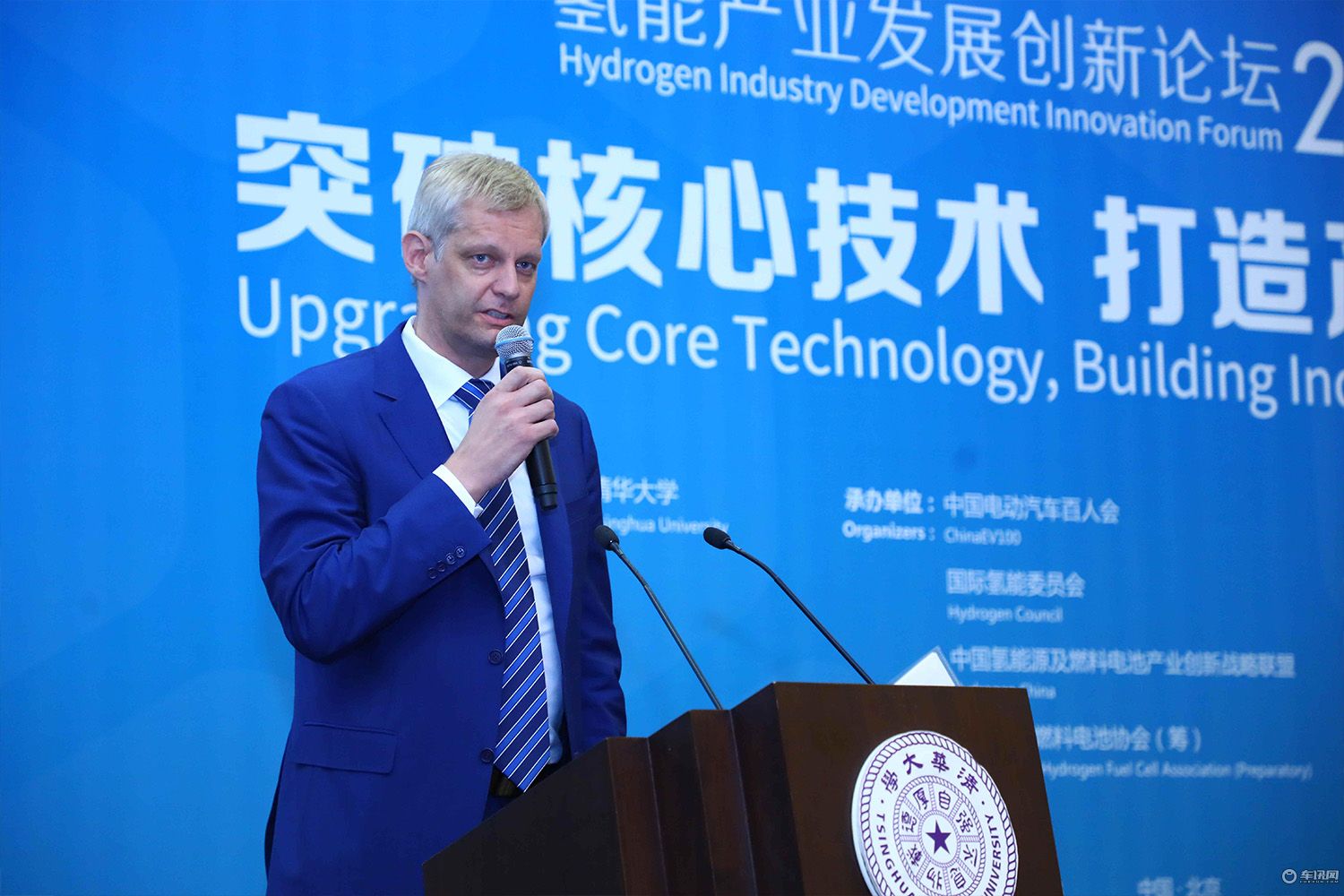 突破核心技术 打造产业生态             