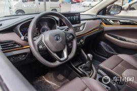 长安汽车-逸动DT-1.6L 手动尊享型