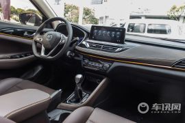 长安汽车-逸动DT-1.6L 手动尊享型