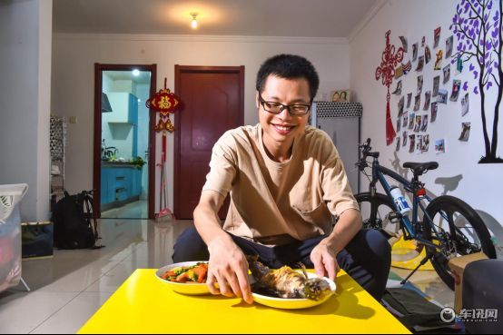 异乡青年志 ▏夏林的24小时            