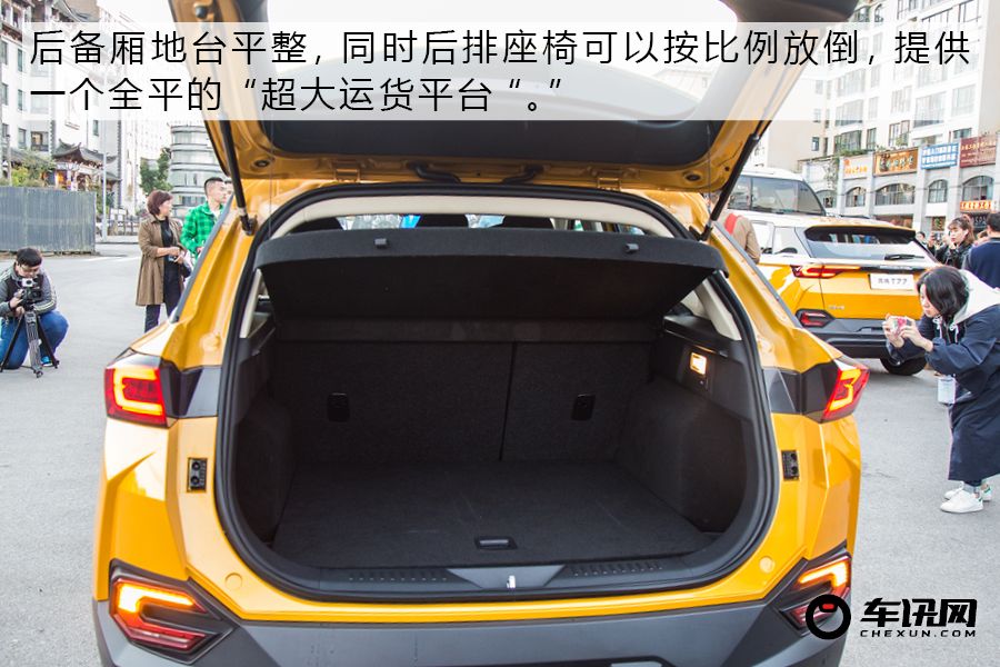 设计亮眼/搭载全息智控 实拍一汽奔腾T77