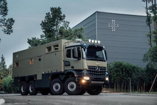 锐野阿莫迪罗奔驰Arocs8x8征服者型L型越野房车1280万元