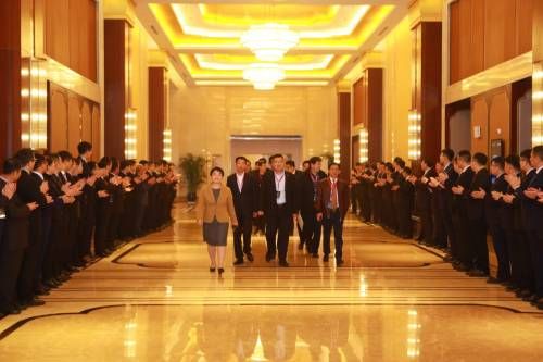 不一样的年会,不一样的奔腾