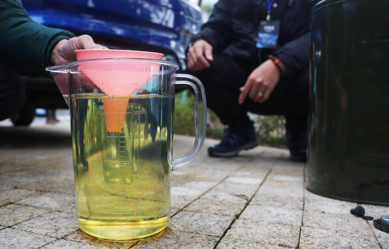 春运堵车，油表灯亮了怎么办？        