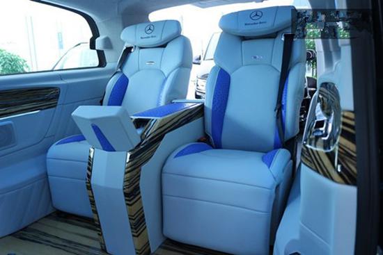 进口奔驰V250改装巴博斯版商务车价格配置。