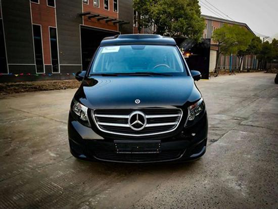 进口奔驰V250改装巴博斯版商务车价格配置。