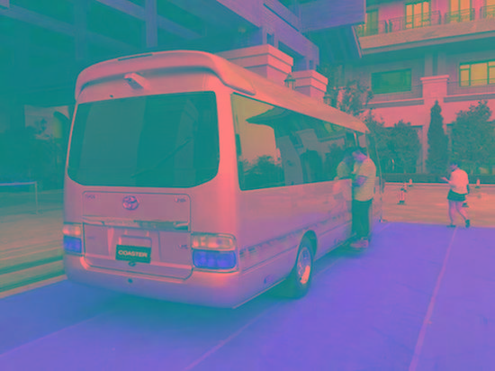 湖北丰田柯斯达改装11座考斯特高端商务车