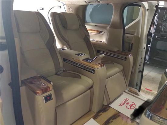 丰田埃尔法变身蒙娜丽莎7座变4座跨越升级.