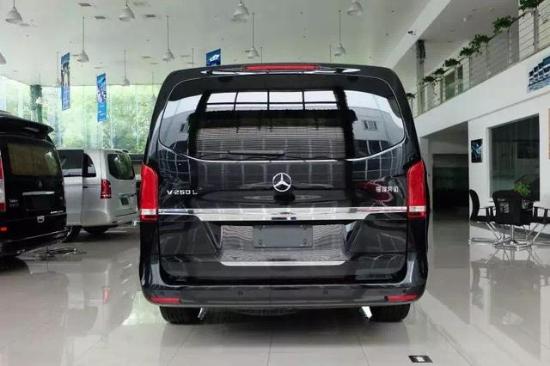 奔驰房车VIP贵宾专线：13161712111 易经理 微信：YGL19920513