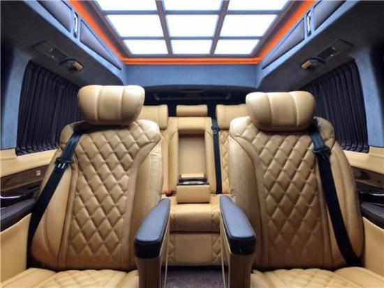 奔驰V260L改装七座商务车内饰装修报价多少