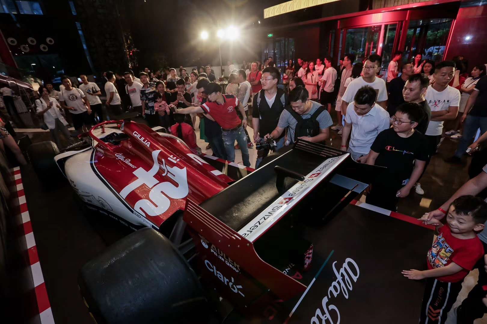F1赛车云南首秀揭幕暨GM酒会圆满落幕   