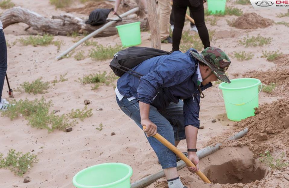 全新一代瑞虎8公益环保之旅向沙漠英雄敬礼