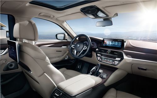 买车到底该听谁的？BMW 5系有话说 