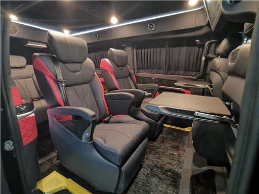 2019款奔驰V260改装现车促销 前脸鹰眼大灯