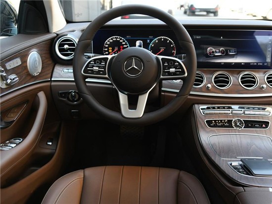 全新奔驰E级豪华轿车 本店特价销售....