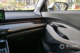 宝骏-宝骏RS-3-1.5L CVT  24小时在线豪华型  ￥8.98