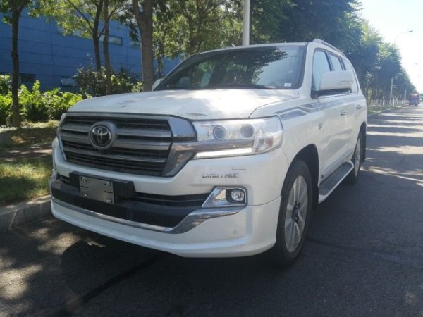 2019款丰田酷路泽5700现车抵港价格出售