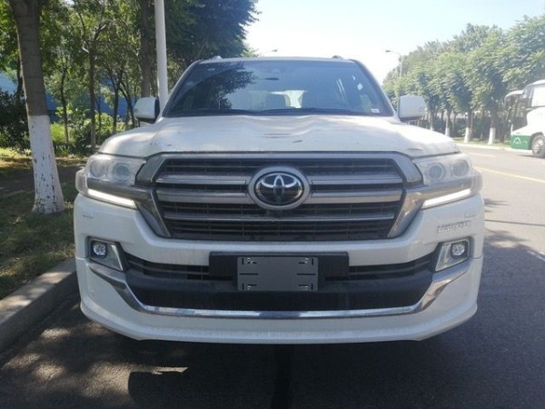 2019款丰田酷路泽5700现车抵港价格出售