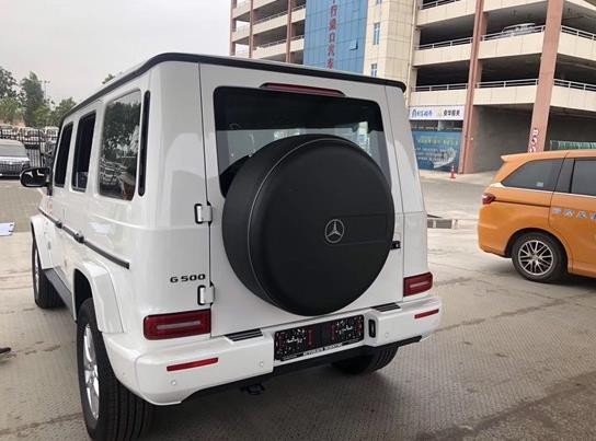 19款奔驰G500硬朗的线条出色          