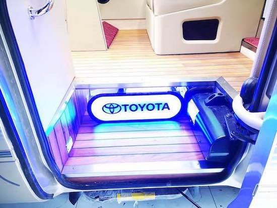 丰田考斯特埃尔法版    10座考斯特多少钱