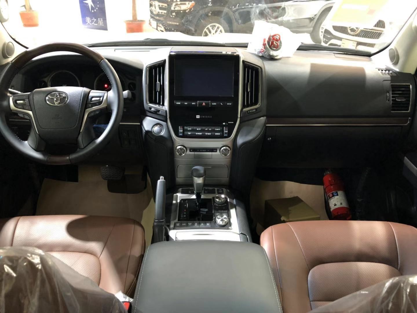 2019款陆巡酷路泽5700顶配VXS详解图片 