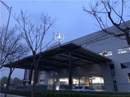 2018款迈巴赫S560黑棕黑米具体价格配置