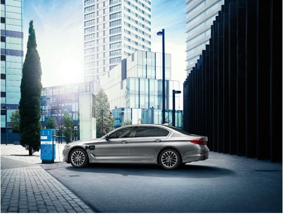 BMW新能源车型个性突出，升级你的未来出行体验