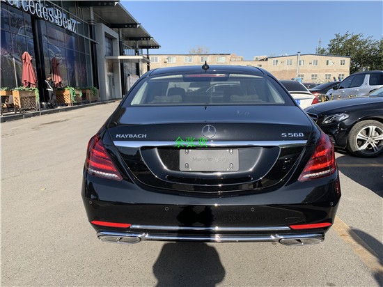 奔跑迈巴赫S560 2020款现车黑中米内现车售价多少钱?