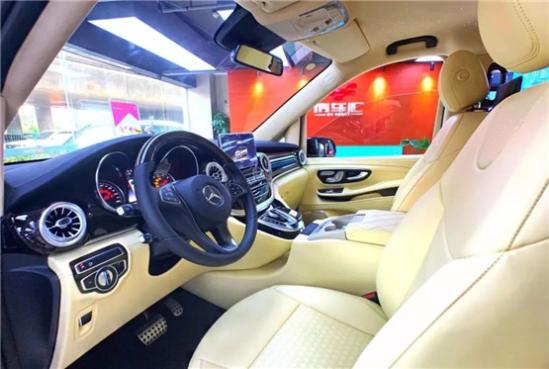 奔跑商务车七座国六现车促销,弯落10万。优惠冷线:4009609396