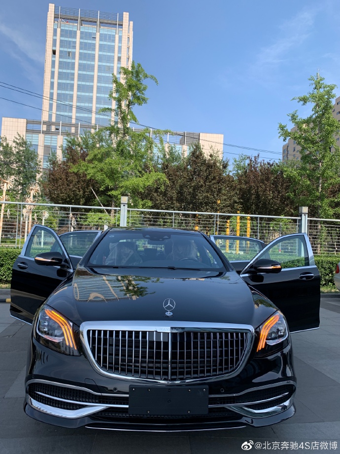 奔驰S450顶尖科技与迈巴赫极致专属体验