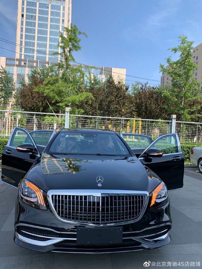 奔驰S450顶尖科技与迈巴赫极致专属体验