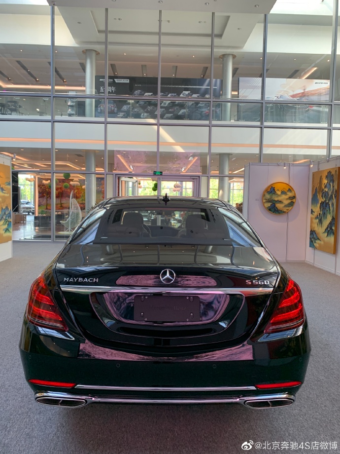 奔驰S450顶尖科技与迈巴赫极致专属体验