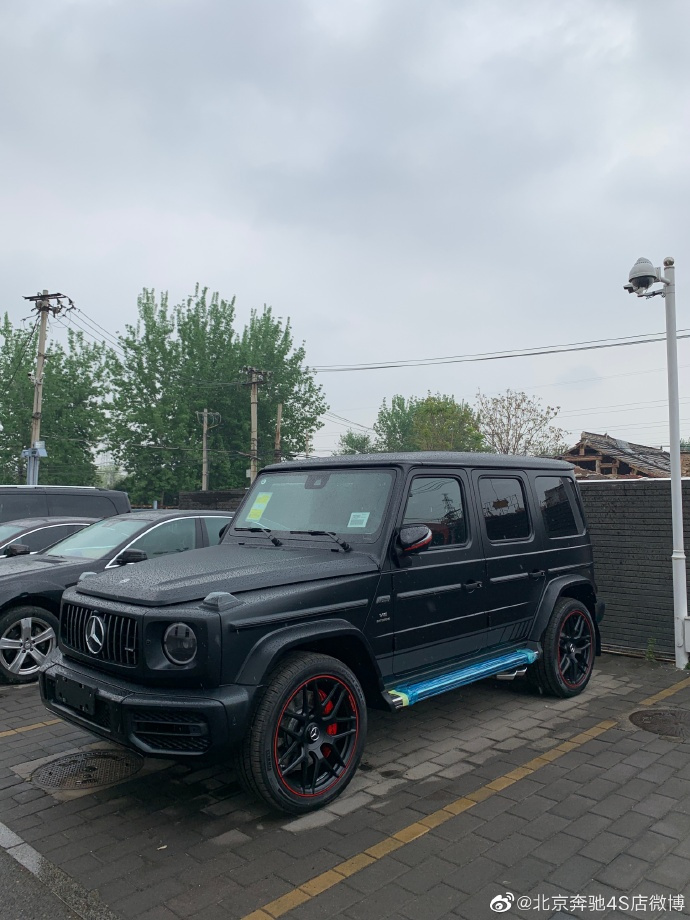 2020款奔驰G63 哑光黑 白色 黑色 红内饰