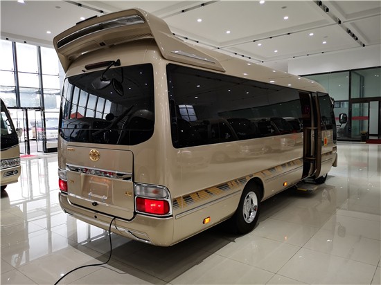 丰田考斯特12座改装商务车豪华版价格三大优点