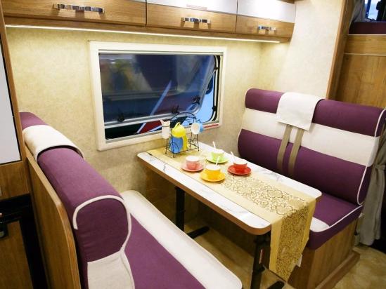 宇通依维柯C型房车 双拓展大空间活动舱