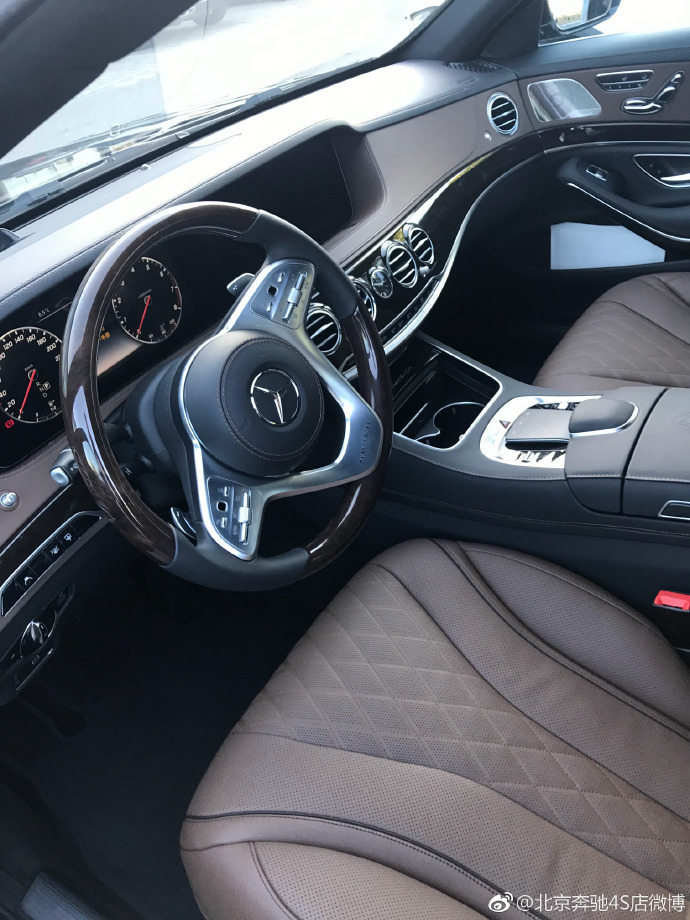 去看碧蓝湖泊 2020款奔驰迈巴赫S450典藏版