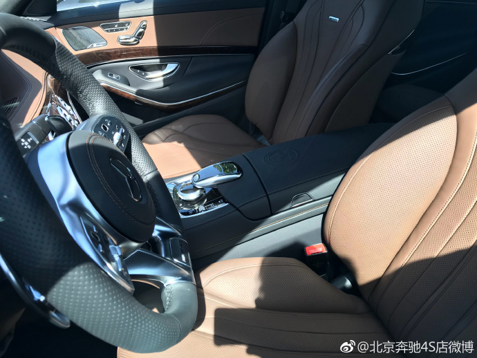 晒成古铜色了 2020款奔驰S65 S63AMG   