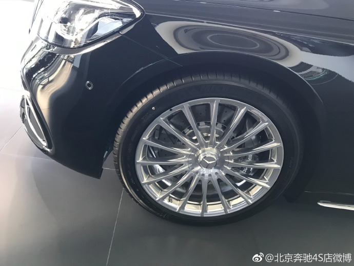 晒成古铜色了 2020款奔驰S65 S63AMG   