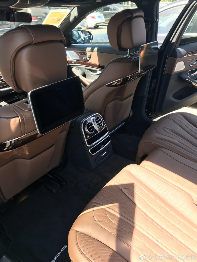 晒成古铜色了 2020款奔驰S65 S63AMG   