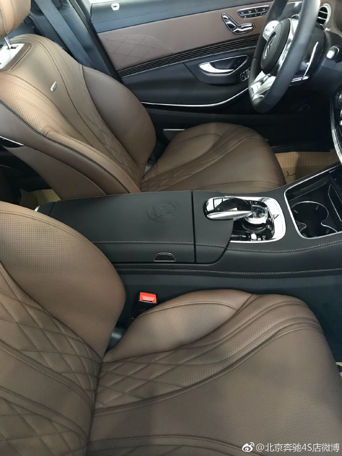 晒成古铜色了 2020款奔驰S65 S63AMG   